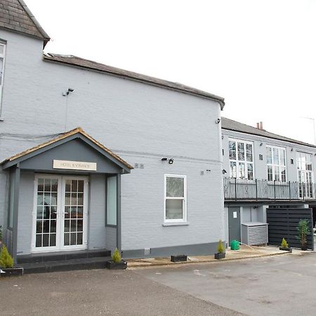איסט מולזי Hampton Court Hotel מראה חיצוני תמונה