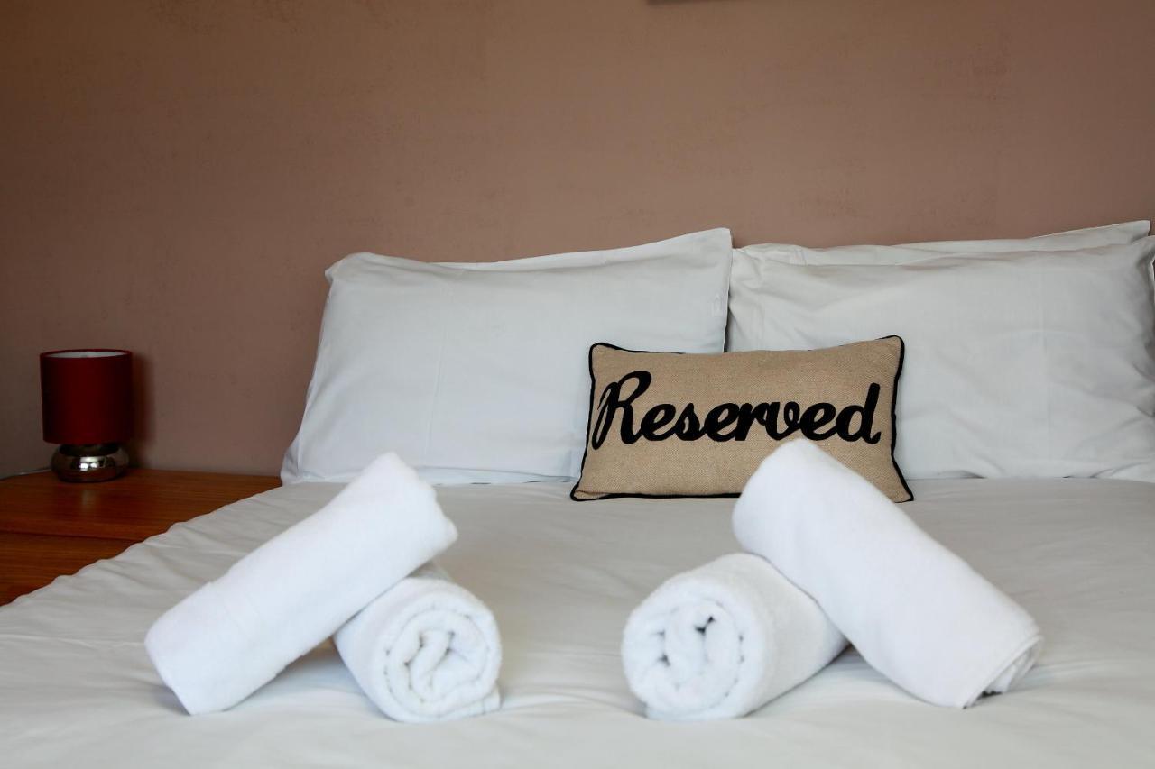איסט מולזי Hampton Court Hotel מראה חיצוני תמונה