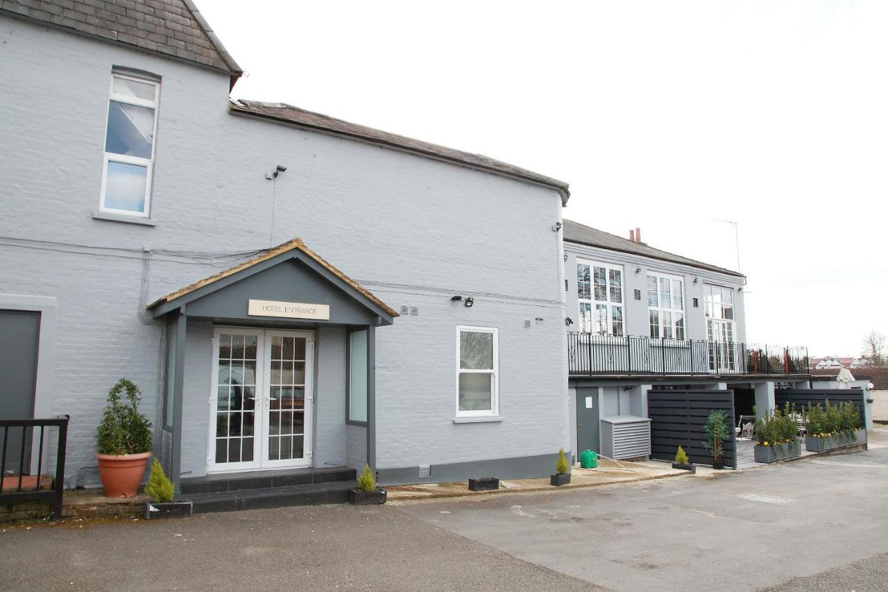 איסט מולזי Hampton Court Hotel מראה חיצוני תמונה