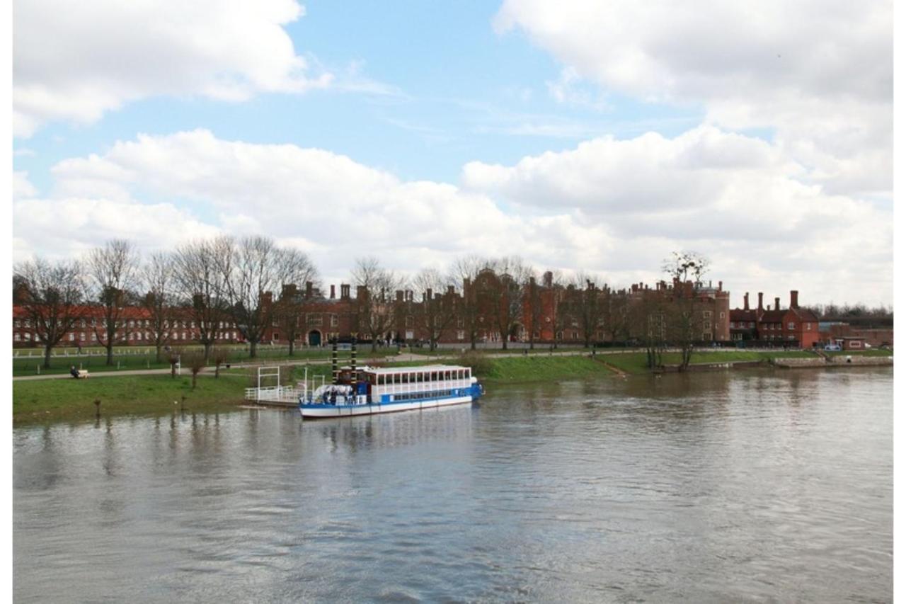 איסט מולזי Hampton Court Hotel מראה חיצוני תמונה