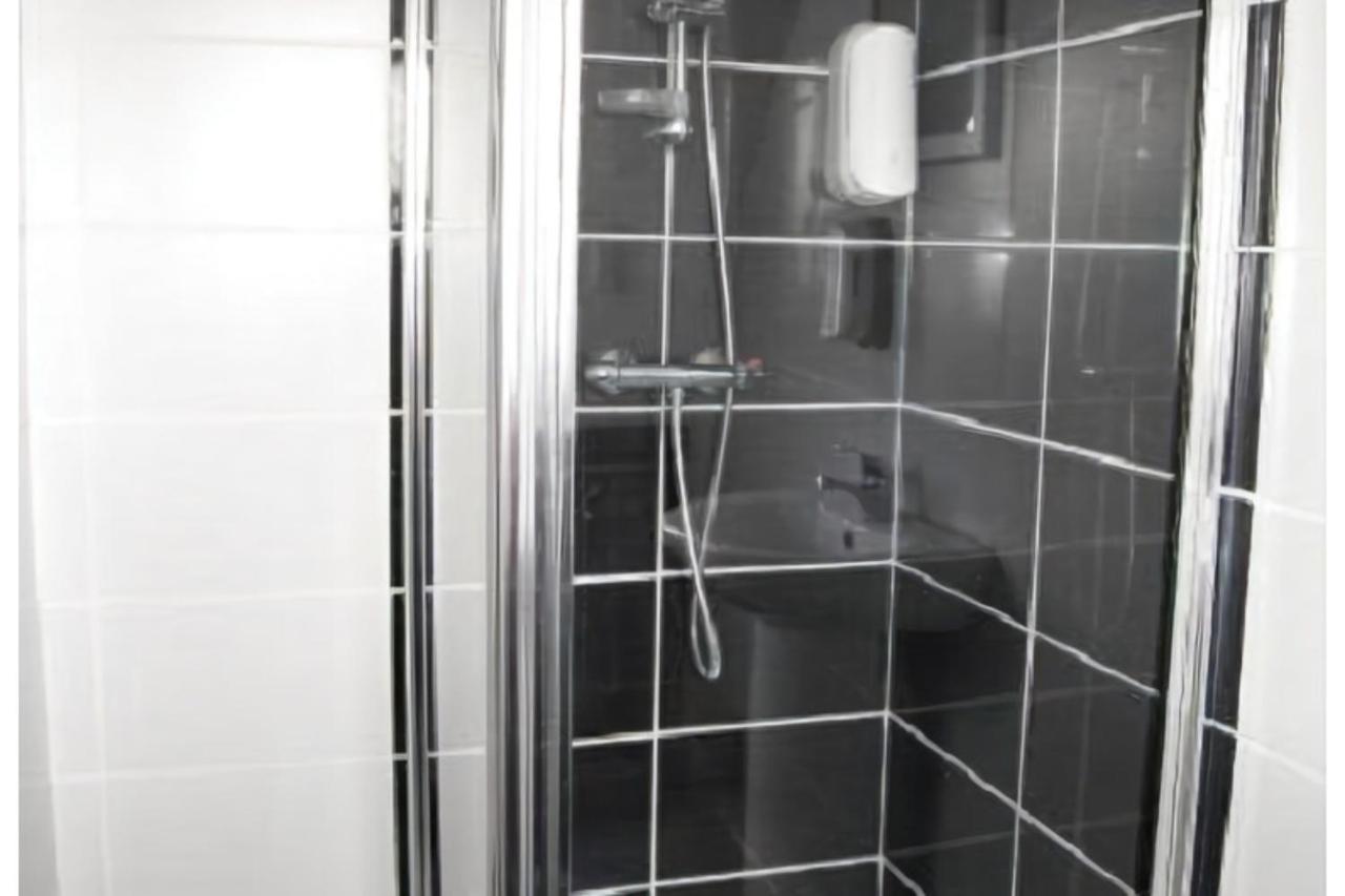 איסט מולזי Hampton Court Hotel מראה חיצוני תמונה