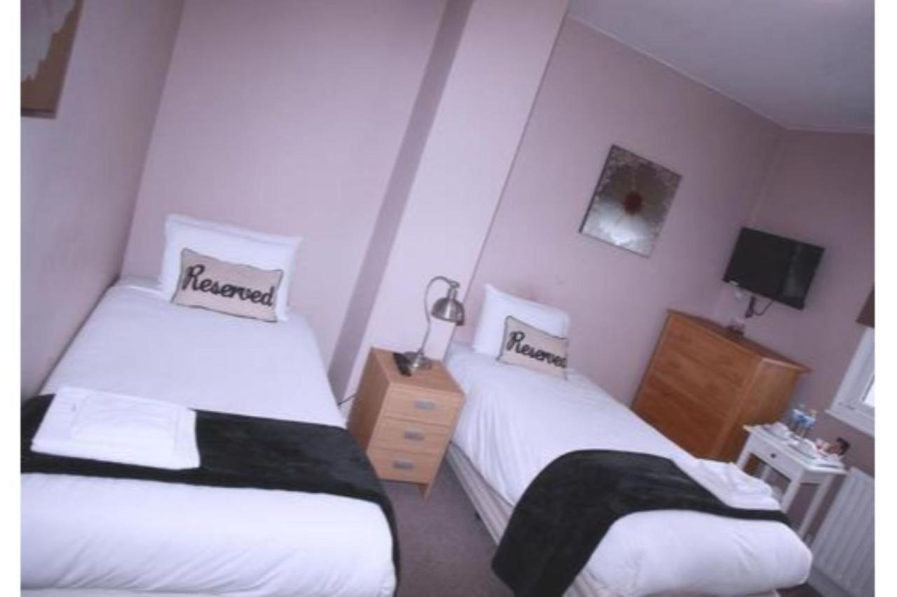 איסט מולזי Hampton Court Hotel מראה חיצוני תמונה