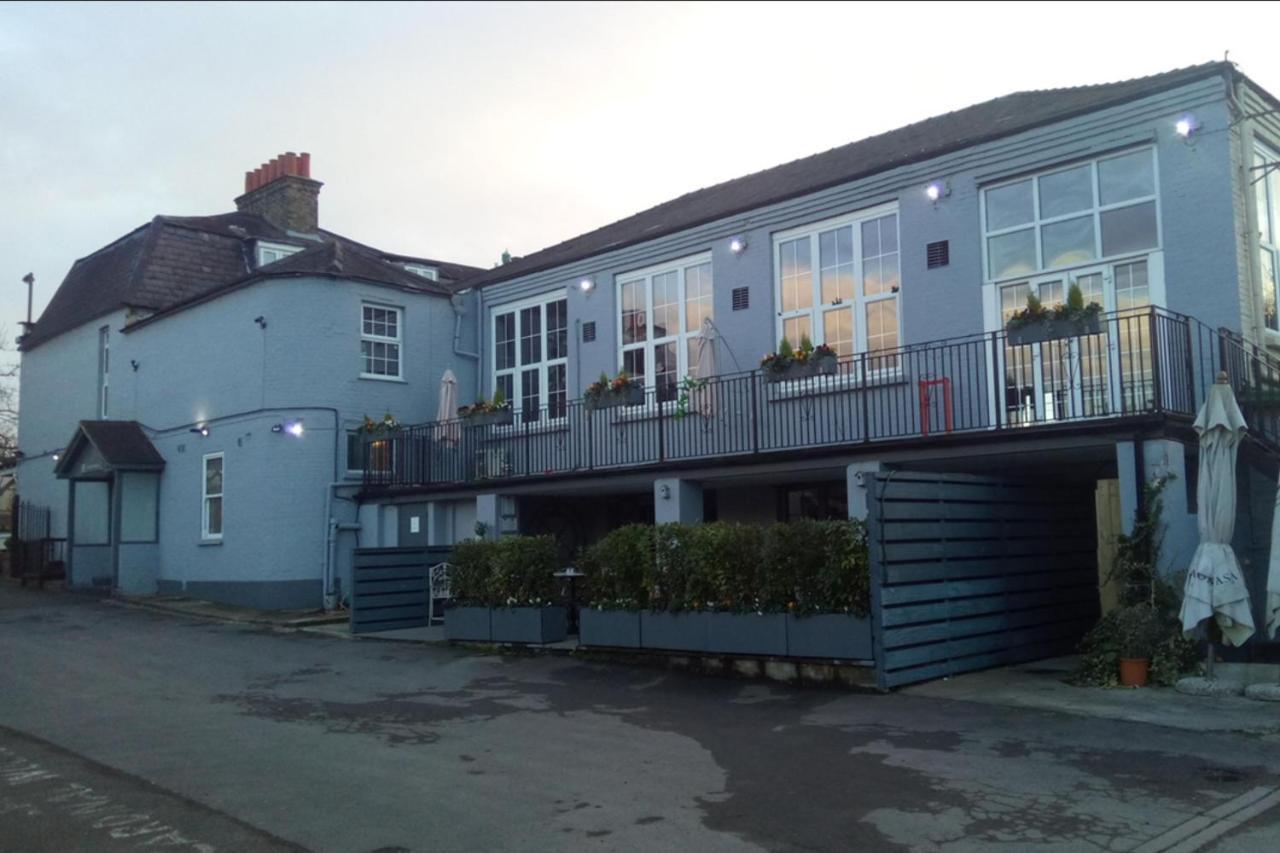 איסט מולזי Hampton Court Hotel מראה חיצוני תמונה