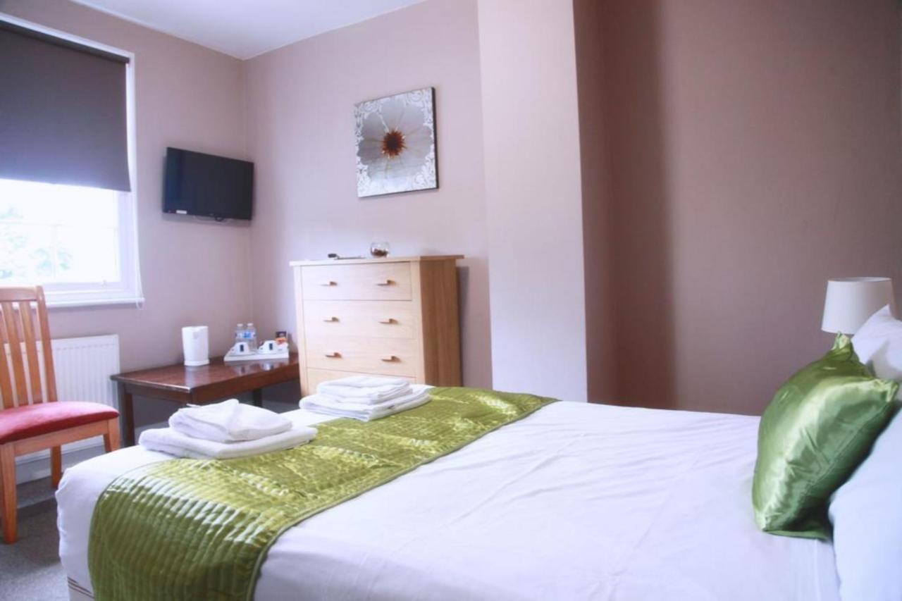 איסט מולזי Hampton Court Hotel מראה חיצוני תמונה