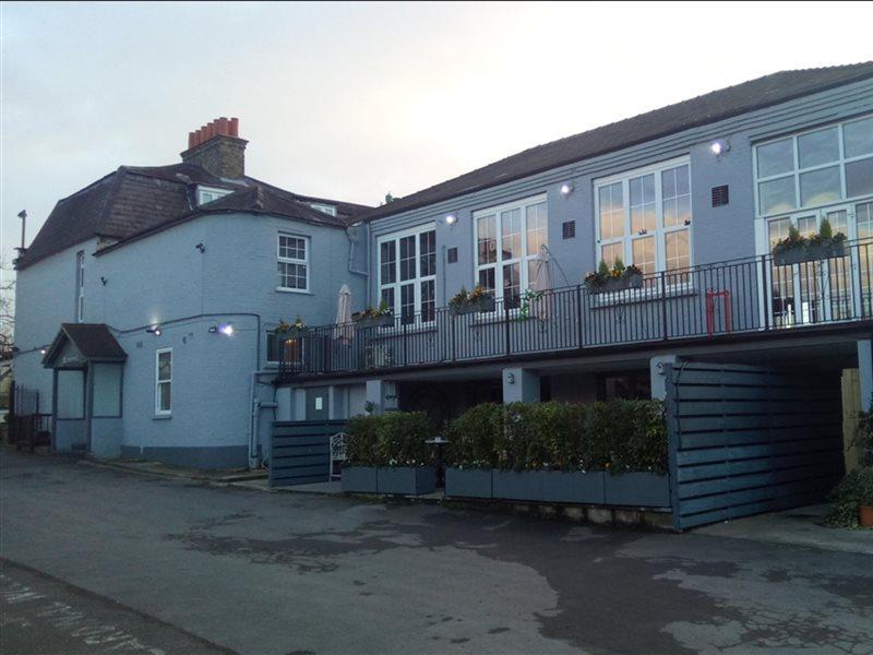 איסט מולזי Hampton Court Hotel מראה חיצוני תמונה
