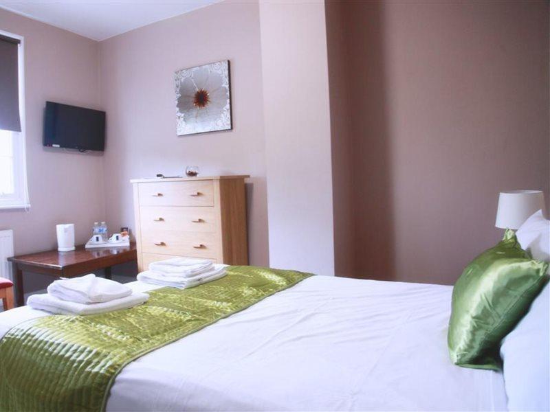 איסט מולזי Hampton Court Hotel מראה חיצוני תמונה